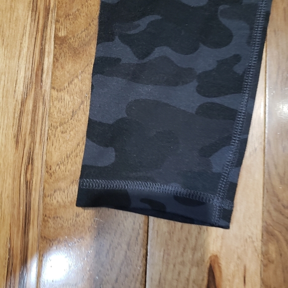 Danskin Camo ankle leggings - Picture 3 of 4